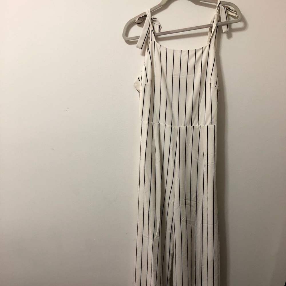 Striped jumper with ties on the shoulder